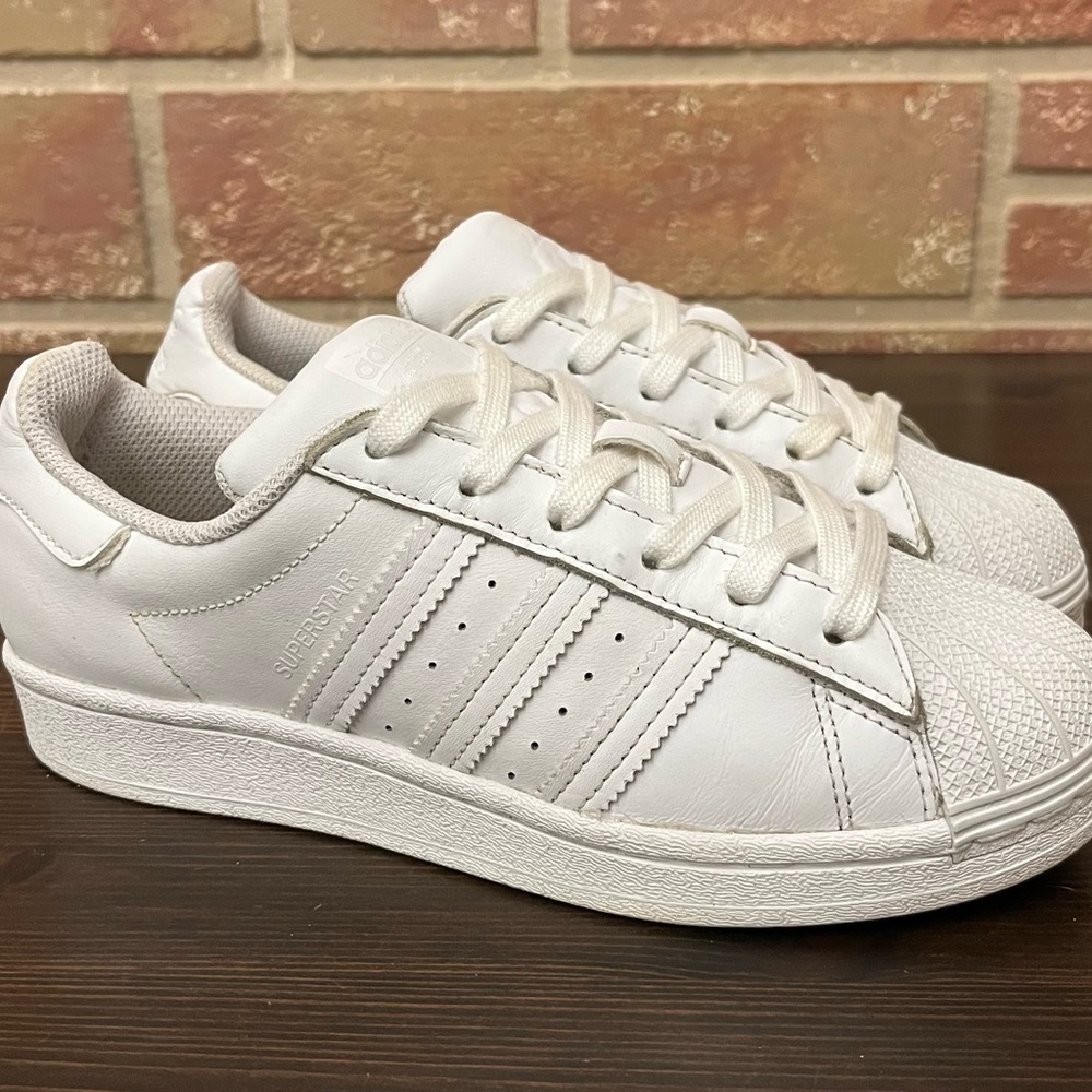 Adidas Originals Superstar  Size 4 Youth White Athletic Leather Shoes Sneaker